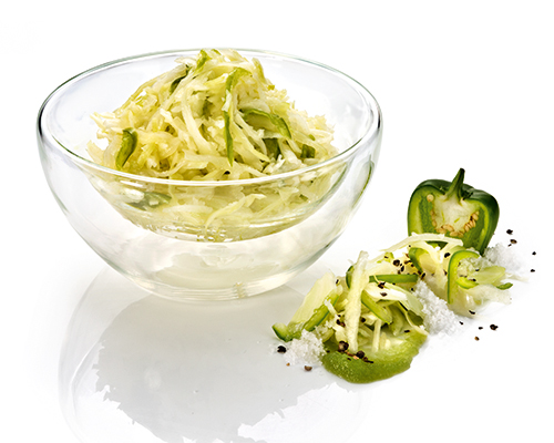 Krautsalat "Holsteiner Art" mit Weißkraut, pikant gewürzt, mit frischer grüner Paprika, in Essig-Öl-Dressing.