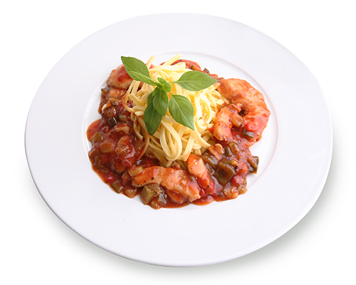 Putenbrustgeschnetzeltes mit Zucchini und Paprika, in Tomatensauce.
