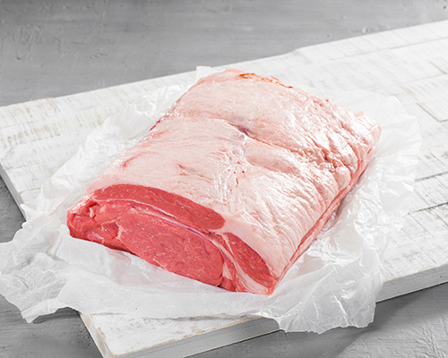 Veal loin from Europe, fresh, in one piece, matured for 10-14 days, boneless, standard cut.