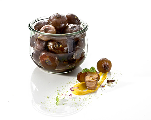 Balsamicozwiebeln braune Zwiebeln, in würziger, saurer Marinade aus Balsamico mit Kräutern.