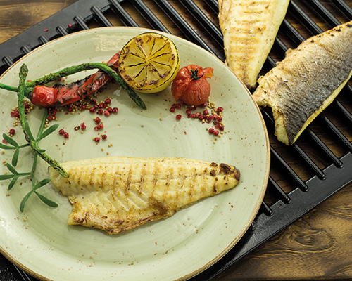 Sea bass fillet pre-grilled, with skin, boneless.
