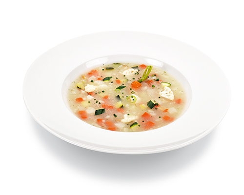 Gulasz w ogrodzie warzywnym z ziemniakami, marchewką, kalarepą, rzepą, kalafiorem i cukinią.