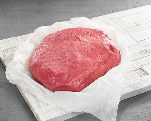 Veal topside from Europe, fresh, in one piece, matured for 10-14 days, without lid, premium cutlet.