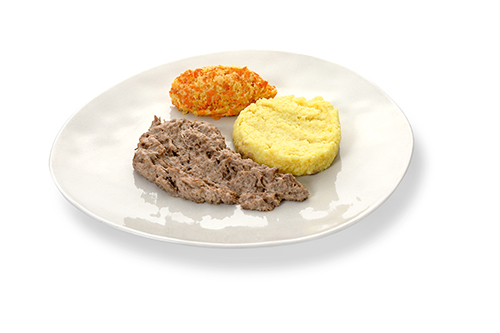 Rinderbraten mit Polenta und Karotten-Steckrüben-Gemüse grob zerkleinert, mit Stückchen, abgeschmeckt mit Sojacreme.