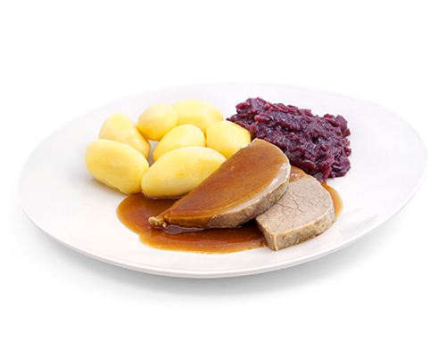 Roast beef in brown sauce, with red cabbage and potatoes.