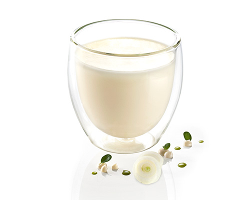 BIO weiße Basissauce mit sichtbaren Zwiebelstückchen.