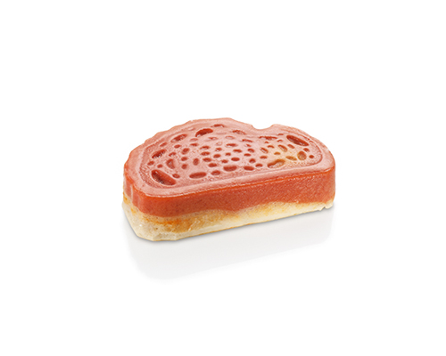 Roggenmischbrotscheiben püriert Tomate-Mozzarella, verfeinert mit Kräutern und dunkler Balsamicocreme.