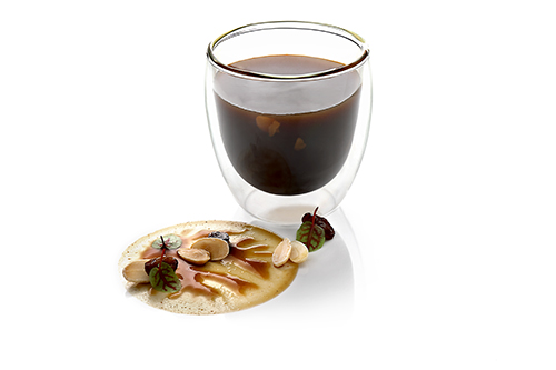 Vegane Sauerbratensauce mit Mandeln und Rosinen, verfeinert mit Lebkuchengewürz und Zuckerrübensirup.