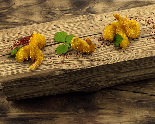 Krewetki w chrupiącej panierce z makaronu ryżowego.