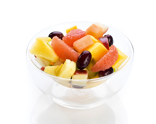 Obstsalat "Indian Summer" mit Zuckermelonen, Trauben, Ananas, Äpfeln, Grapefruits und Mangos.
