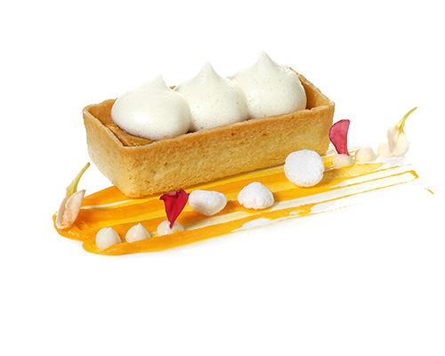 Gooseberry tart with lemon meringue Fruity gooseberry ragout, rounded off with vanilla, on crispy shortcrust pastry.