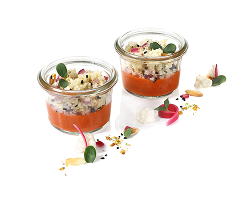 Pikante Harissa-Sesam-Creme mit Blumenkohl, Erdnüssen und Couscous, Negativ für kleines Weckglas.
