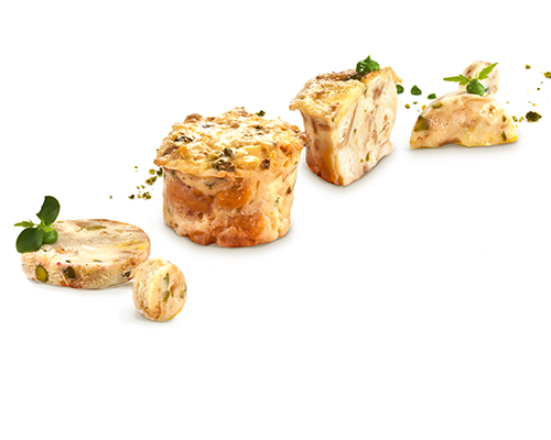 Briocheküchlein luftiges Küchlein aus Briocheteig, abgerundet mit Pistazien, ø 6 cm.