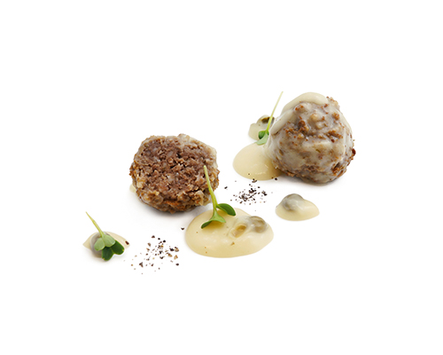 Vegan Königsberger Klopse vegan meatball substitute based on wheat protein in caper sauce, flavoured with lemon.