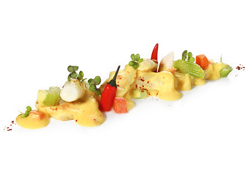 Hähnchenpfanne mit Cheddar und Gemüse Hähnchenstreifen in cremiger Cheddarsauce, mit Schwarzwurzeln, Staudensellerie, Karotten, Pastinake