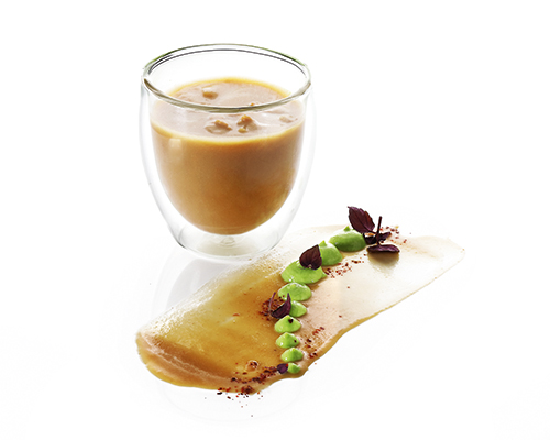 Speck-Zwiebel-Sauce mit Speckwürfeln und Zwiebeln, abgerundet mit einer leichten Kümmelnote.