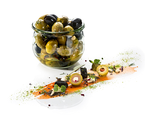 Mammoth olive mix, green and blackened olives without stones, marinated in pure oil.