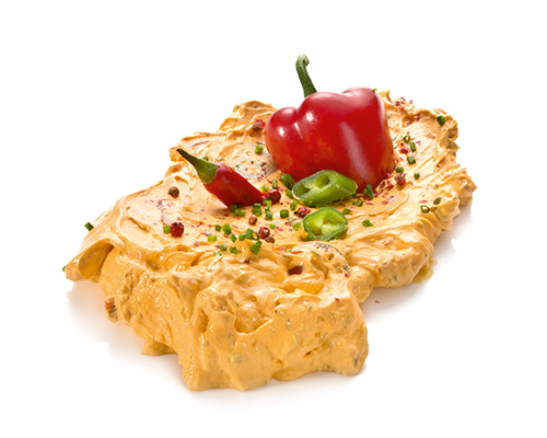 Delight "Peperoni" with cream cheese preparation, sour cream, yoghurt, jalapeños, red peppers, chilli and chives.