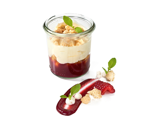 Krem waniliowy Peach Melba z sosem malinowym i brzoskwinią, w wysokim słoiku.