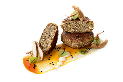 Waldpilz-Umami-Frikadelle vegane Pilzfrikadelle, kräftig abgeschmeckt.