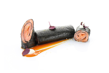 Lachs und Meerrettich im Noriblatt geräucherter Lachs und leichte Meerrettichcreme eingerollt im Noriblatt.
