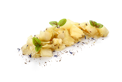 Veganes Bayrisch Kraut mit Zwiebeln, Balsamicoessig und einer leichten Kümmelnote.